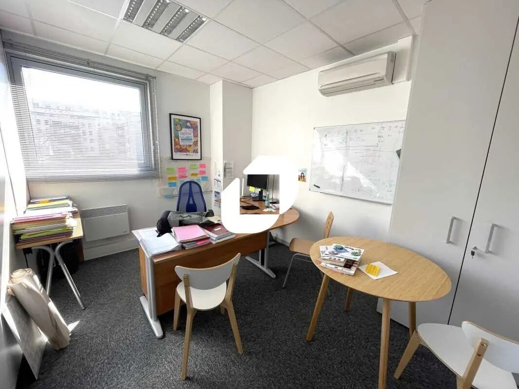 13-17 Rue Jean Bourgey, Villeurbanne to rent Building Photo- Image 1 of 11