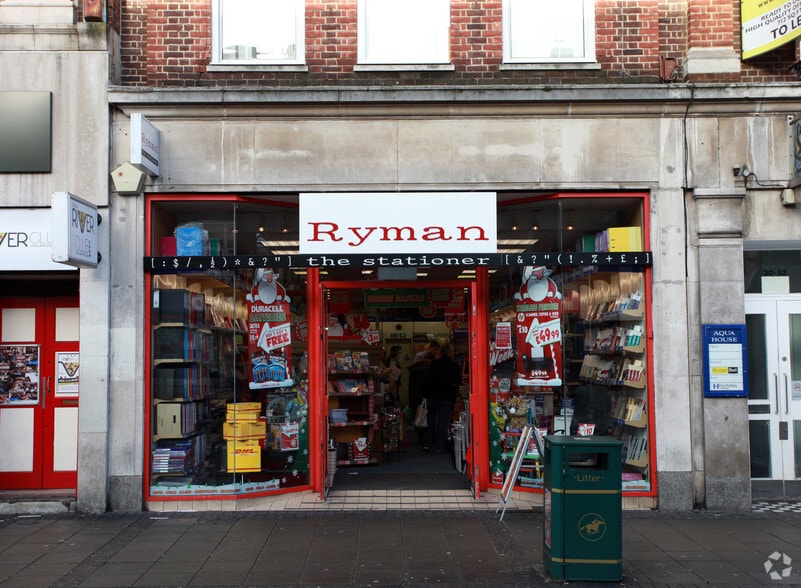 34 High St, Epsom to rent - Building Photo - Image 2 of 4