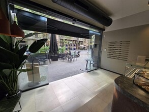 Retail in Barcelona, Barcelona to rent Interior Photo- Image 2 of 19