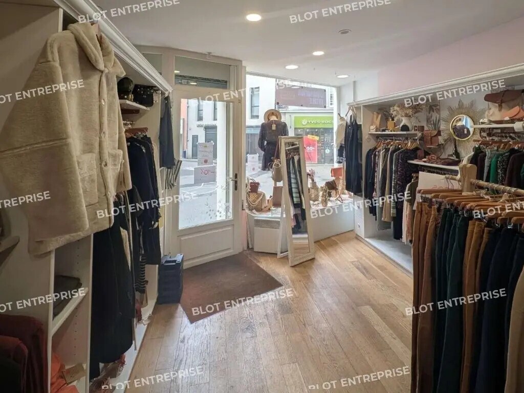 Location Entrepôt 56 m² - Photo 1