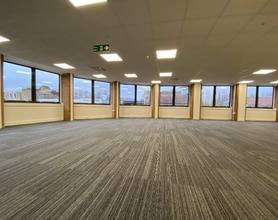 31-35 High St, Kingston Upon Thames to rent Interior Photo- Image 2 of 4