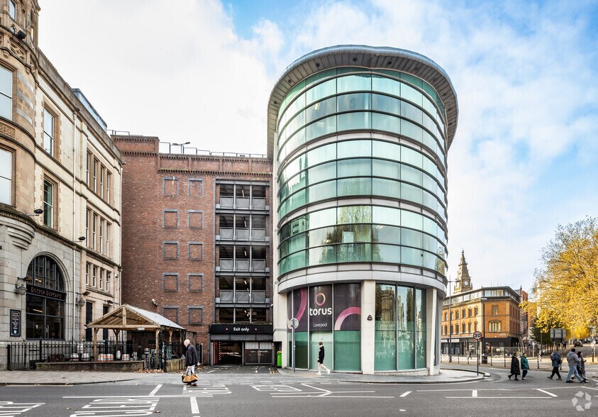 4 Queen Sq, Liverpool to rent - Building Photo - Image 3 of 3