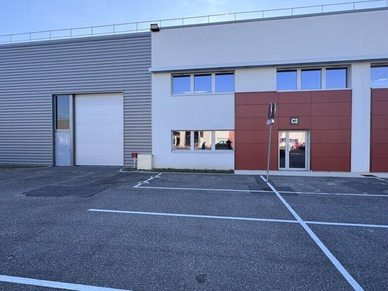 Light Industrial in Saint-Priest to rent - Building Photo - Image 2 of 5