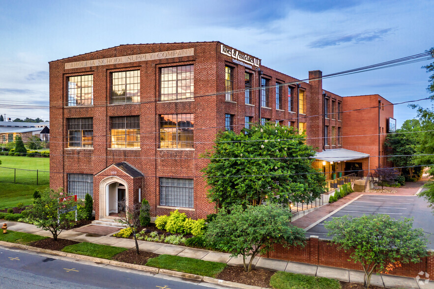 1023 W Morehead St, Charlotte, NC for rent - Building Photo - Image 1 of 8