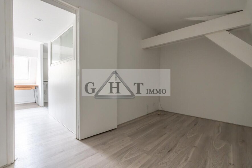 Light Industrial in Linas to rent - Interior Photo - Image 3 of 4