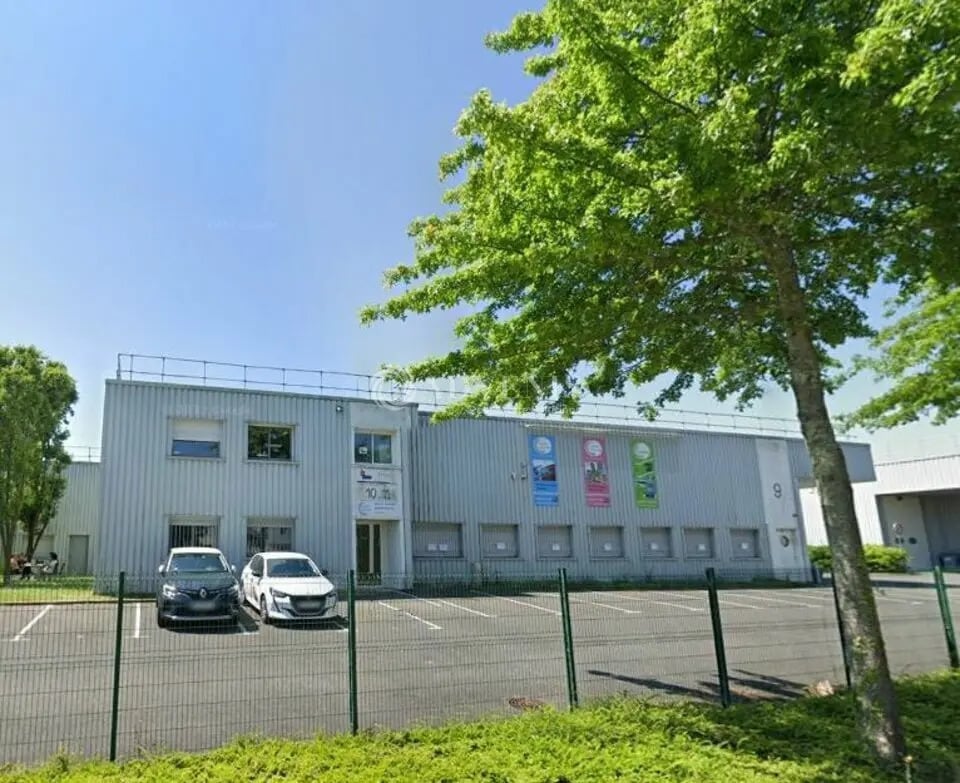 Location Local d'activités 200 m² à 946 m² - Photo 1