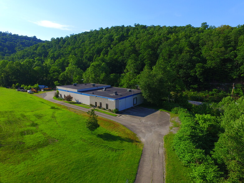 1963 Edens Fork Rd, Charleston, WV for sale - Building Photo - Image 1 of 1