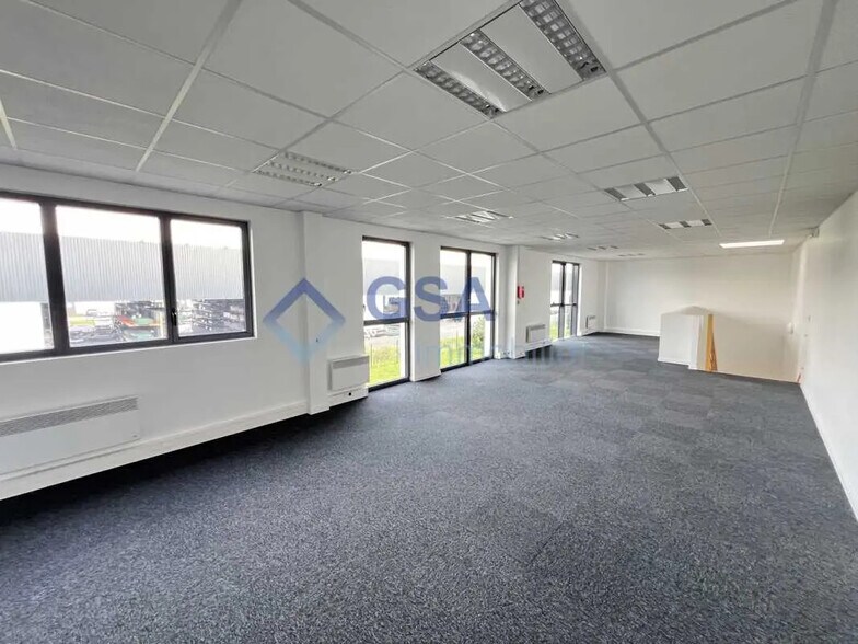 Light Industrial in Lieusaint for sale - Interior Photo - Image 3 of 4