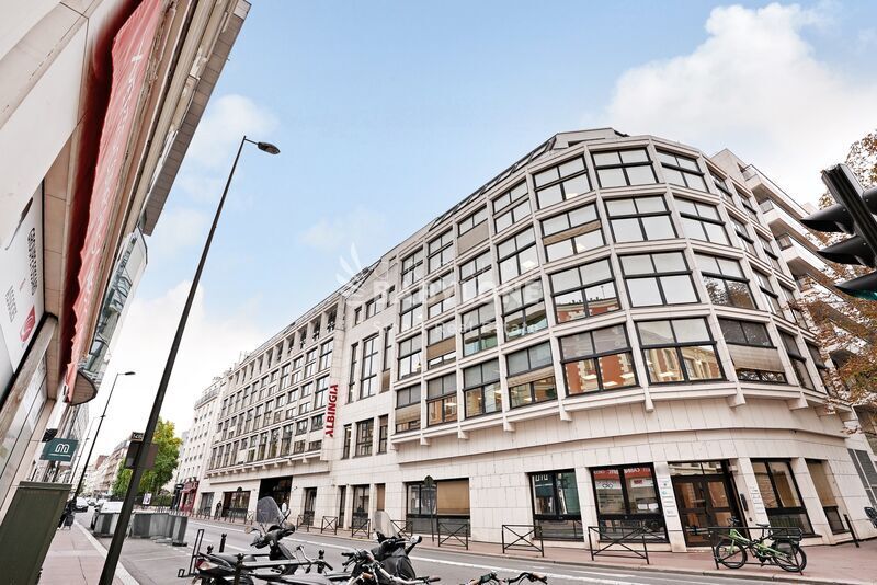 106-113 Rue Victor Hugo, Levallois-Perret to rent - Building Photo - Image 2 of 13