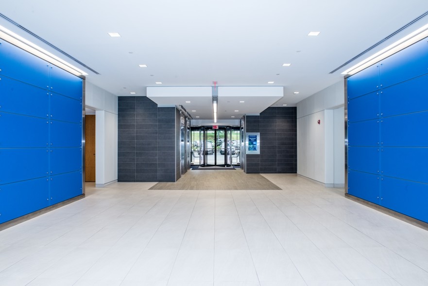 9990 Fairfax Blvd, Fairfax, VA for rent - Lobby - Image 1 of 4