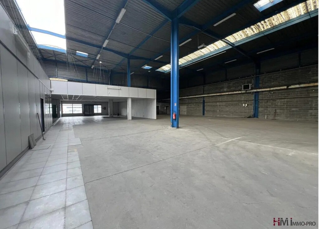 Location Entrepôt 1 442 m² - Photo 1