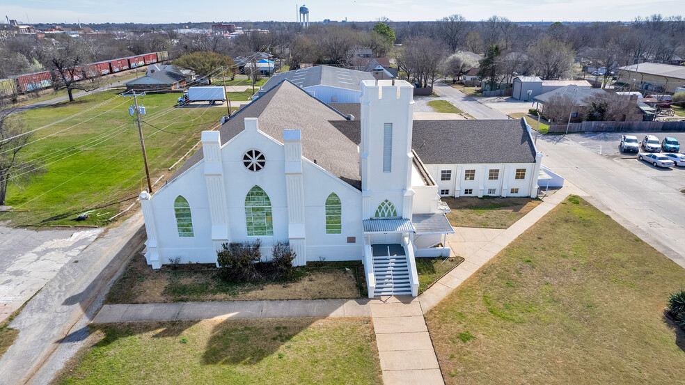 224 S 9th St, Durant, OK for sale - Building Photo - Image 2 of 31