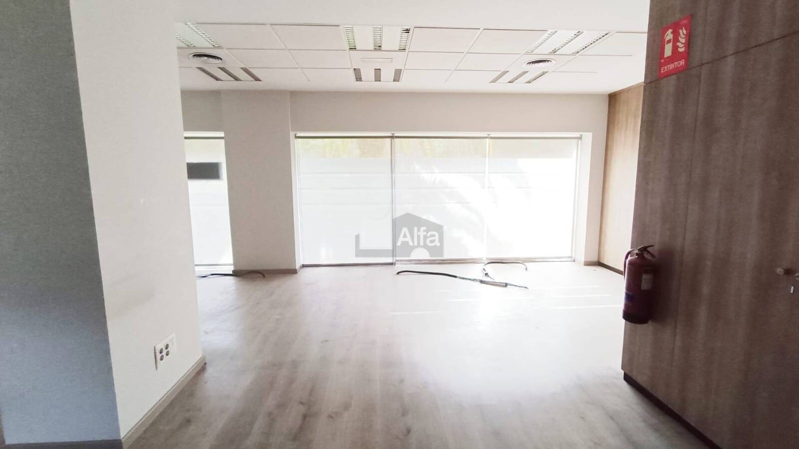 Badalona, BAR 08913 - Unit DR - - Interior Photo - Image 1 of 26