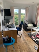 College Rd N, Aylesbury to rent Interior Photo- Image 2 of 5