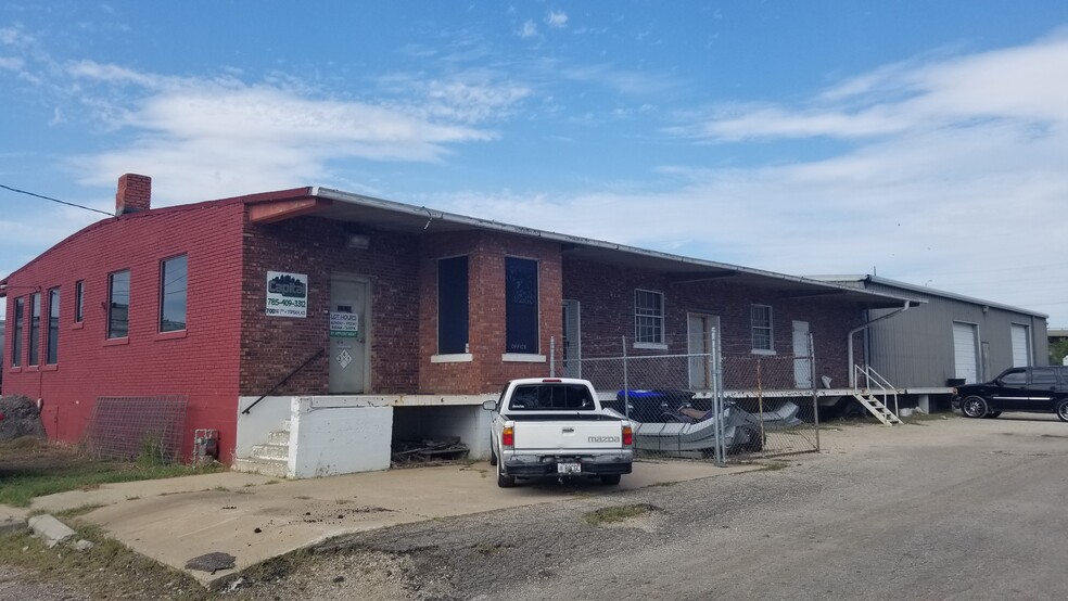 700 SE 7th St, Topeka, KS for sale - Building Photo - Image 1 of 2