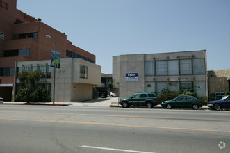 4717 Laurel Canyon Blvd, Studio City, CA for rent Building Photo- Image 1 of 27