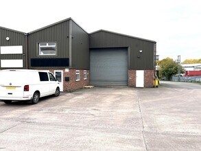 New Rd, Hixon to rent Building Photo- Image 2 of 4
