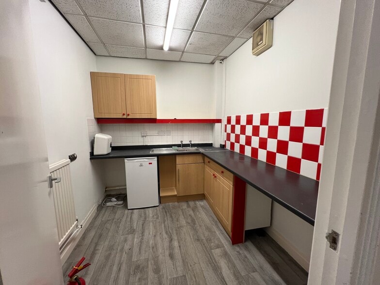 49-50 North St, Brighton to rent - Building Photo - Image 3 of 8