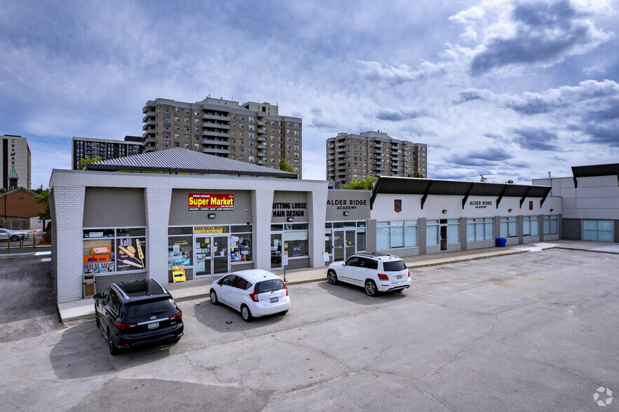 25 Kings Cross Rd, Brampton, ON for rent - Primary Photo - Image 1 of 6