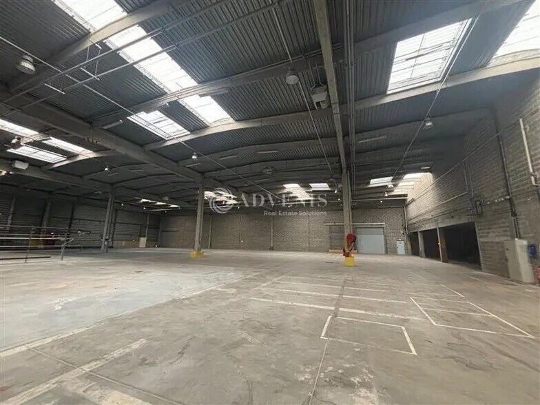 Industrial in Sucy-en-Brie to rent - Building Photo - Image 2 of 8