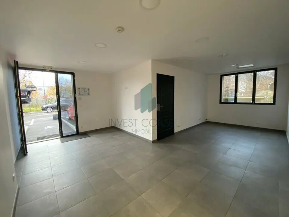 Light Industrial in Ennery to rent Building Photo- Image 1 of 7