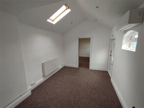 375-377 Rayleigh Rd, Leigh On Sea to rent Interior Photo- Image 2 of 23