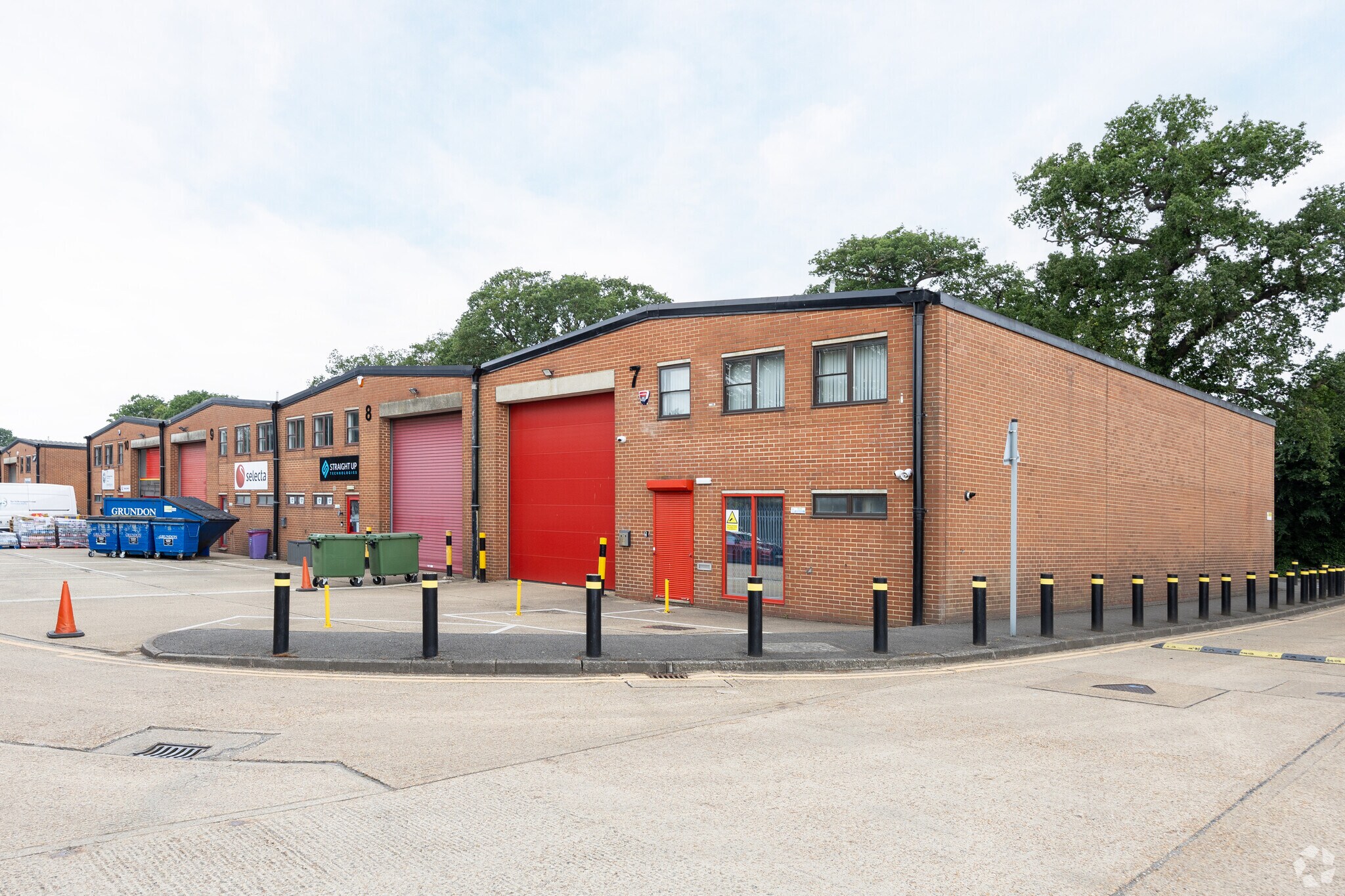 Gatwick Rd, Crawley for sale Primary Photo- Image 1 of 1