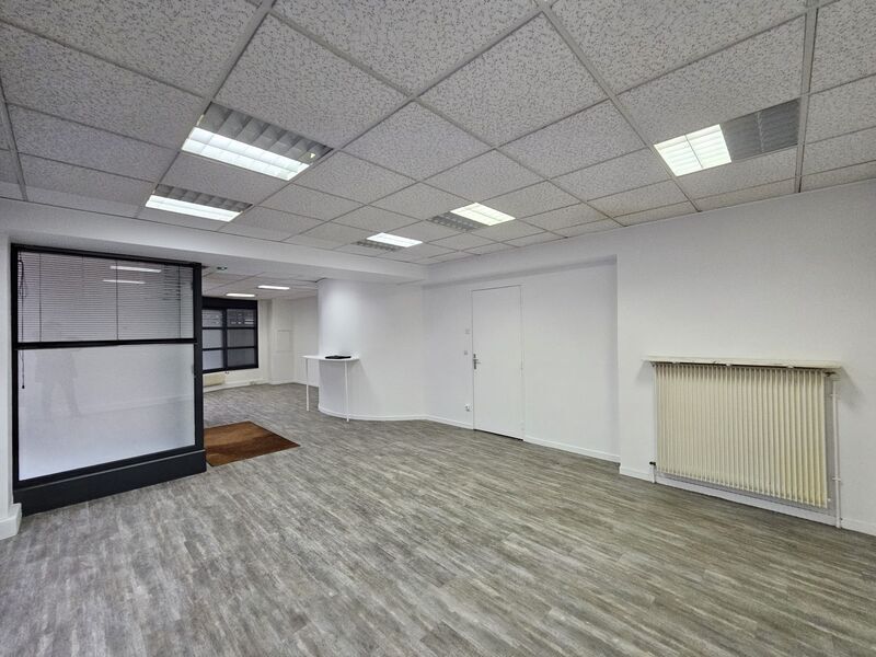 Retail in Boulogne-Billancourt to rent Interior Photo- Image 1 of 8