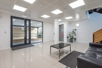 Bexley High St, Bexley to rent Interior Photo- Image 1 of 6