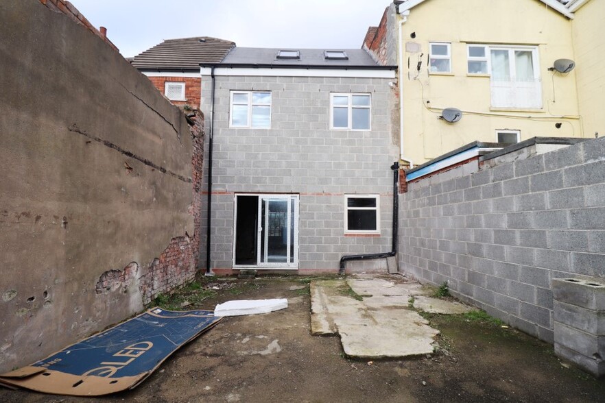 48 Holderness Rd, Hull for sale - Building Photo - Image 3 of 9