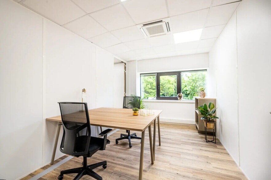 8 Boulevard Albert Einstein, Nantes to rent - Building Photo - Image 1 of 17