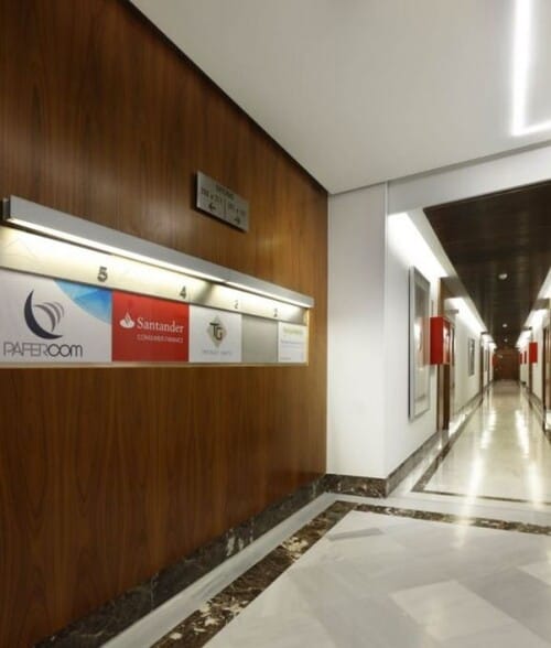 Office in València, Valencia to rent - Building Photo - Image 2 of 7