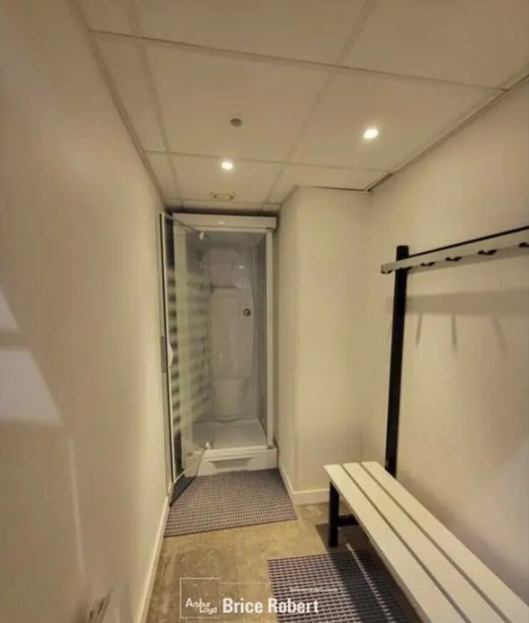 Office in Écully to rent Interior Photo- Image 1 of 5