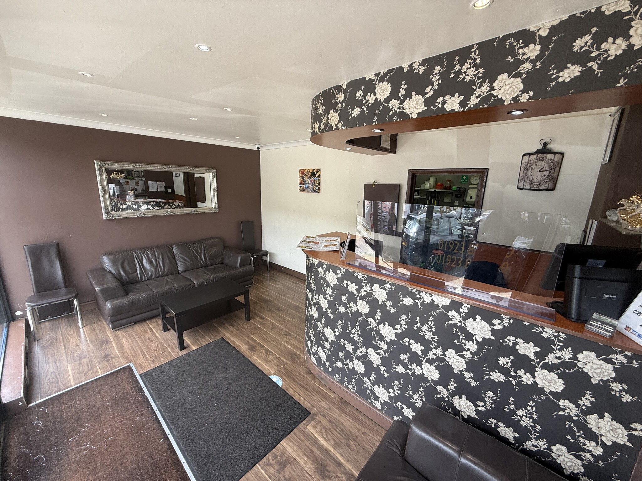 50 Joel St, Northwood to rent Interior Photo- Image 1 of 10