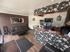 50 Joel St, Northwood to rent Interior Photo- Image 1 of 10