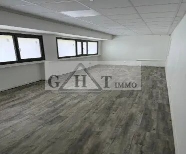 Industrial in Villeneuve-la-Garenne to rent - Interior Photo - Image 3 of 3
