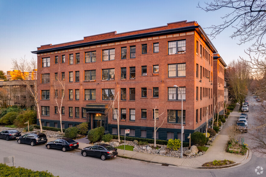 1298 W 10th Ave, Vancouver, BC for sale - Primary Photo - Image 1 of 5