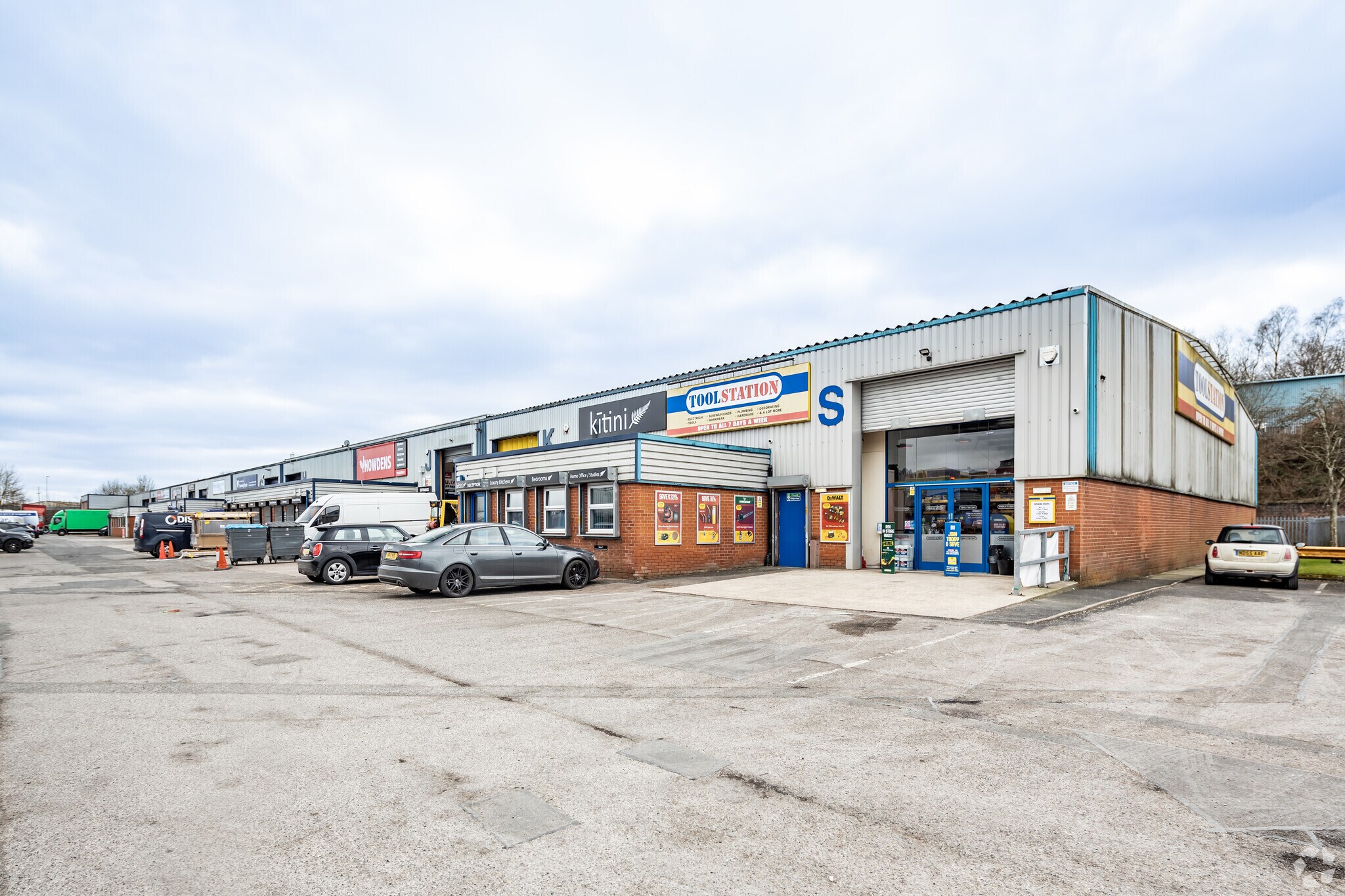 Coulton Clos, Oldham for sale Primary Photo- Image 1 of 1