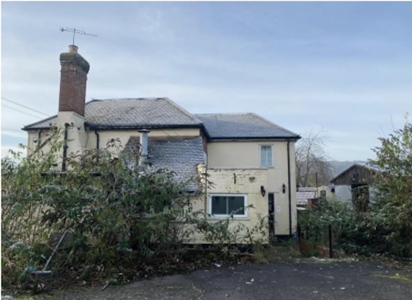 5 Derehams Ln, High Wycombe for sale - Primary Photo - Image 1 of 2