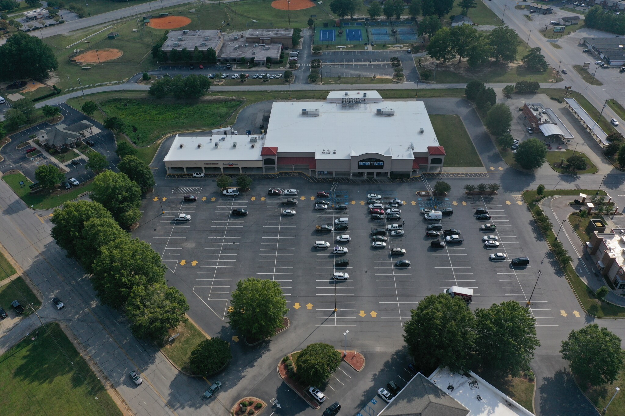 927 S Broad St, Clinton, SC for rent Building Photo- Image 1 of 7