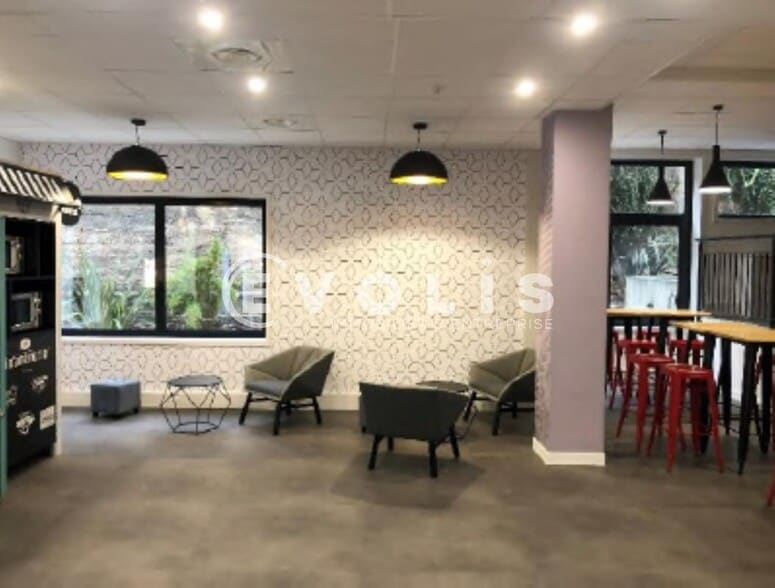 Office in Levallois-Perret to rent - Building Photo - Image 2 of 8