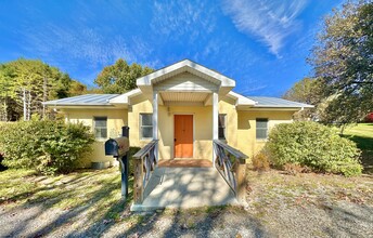 30 Sepp Kober Dr, Hot Springs, VA for sale Primary Photo- Image 1 of 1