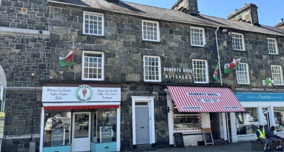Eldon Sq, Dolgellau for sale - Primary Photo - Image 1 of 6
