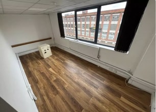 78-80 Burleys Way, Leicester to rent Interior Photo- Image 2 of 5