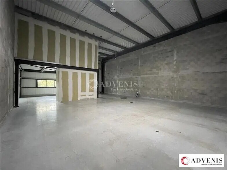 Light Industrial in Blanquefort to rent - Interior Photo - Image 1 of 5