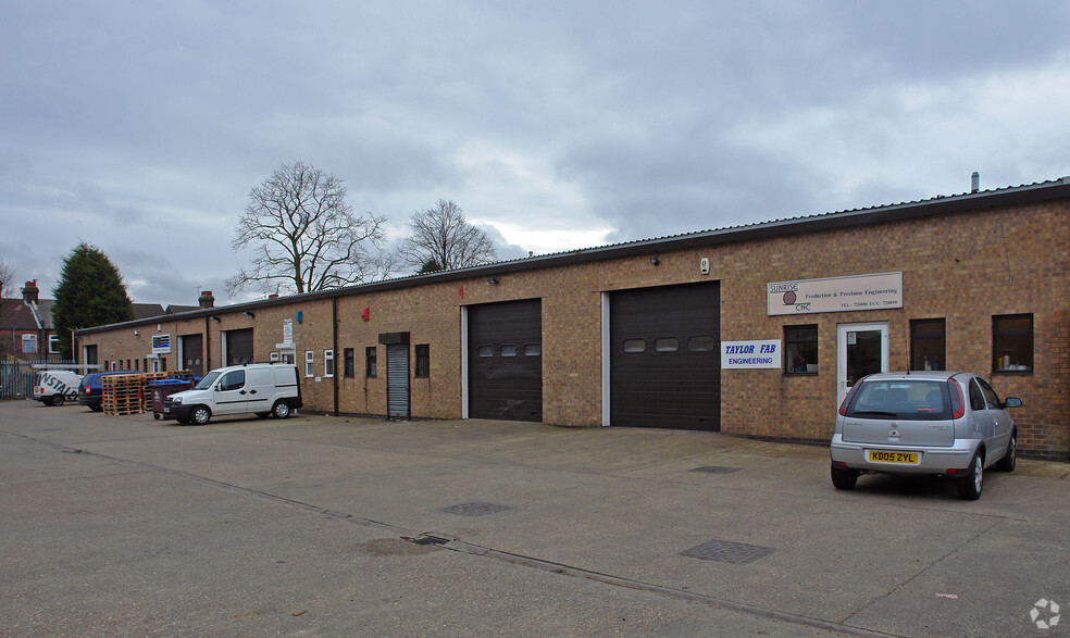 Ramridge Rd, Luton for rent - Building Photo - Image 2 of 3