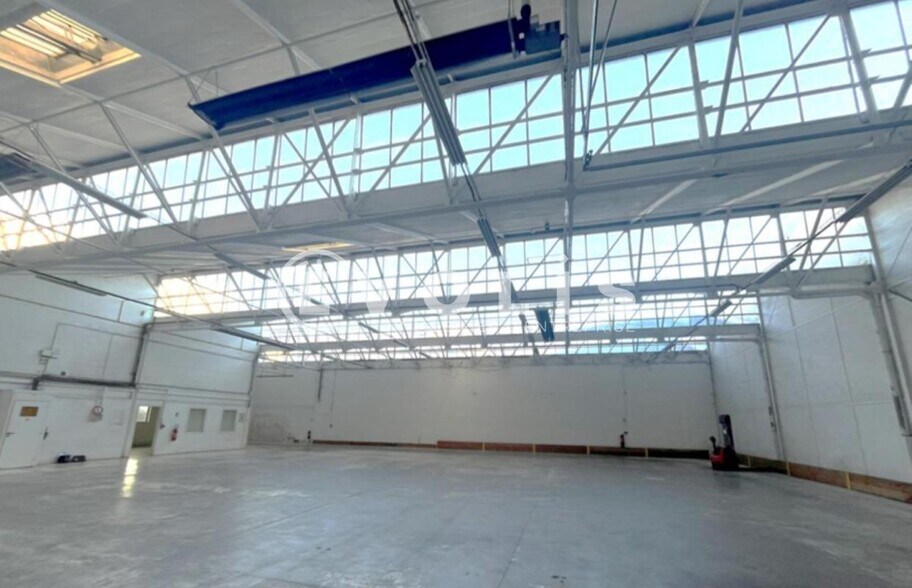 Light Industrial in Massy to rent - Building Photo - Image 2 of 8