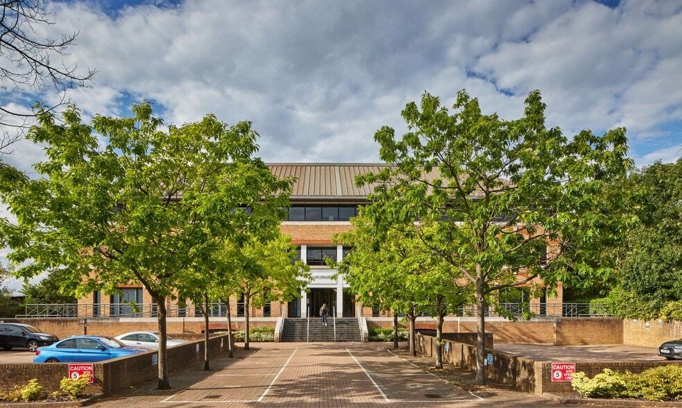 Reeds Cres, Watford to rent - Building Photo - Image 1 of 9