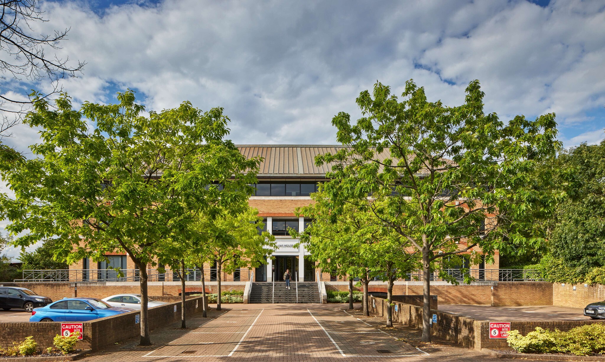 Reeds Cres, Watford to rent Building Photo- Image 1 of 10