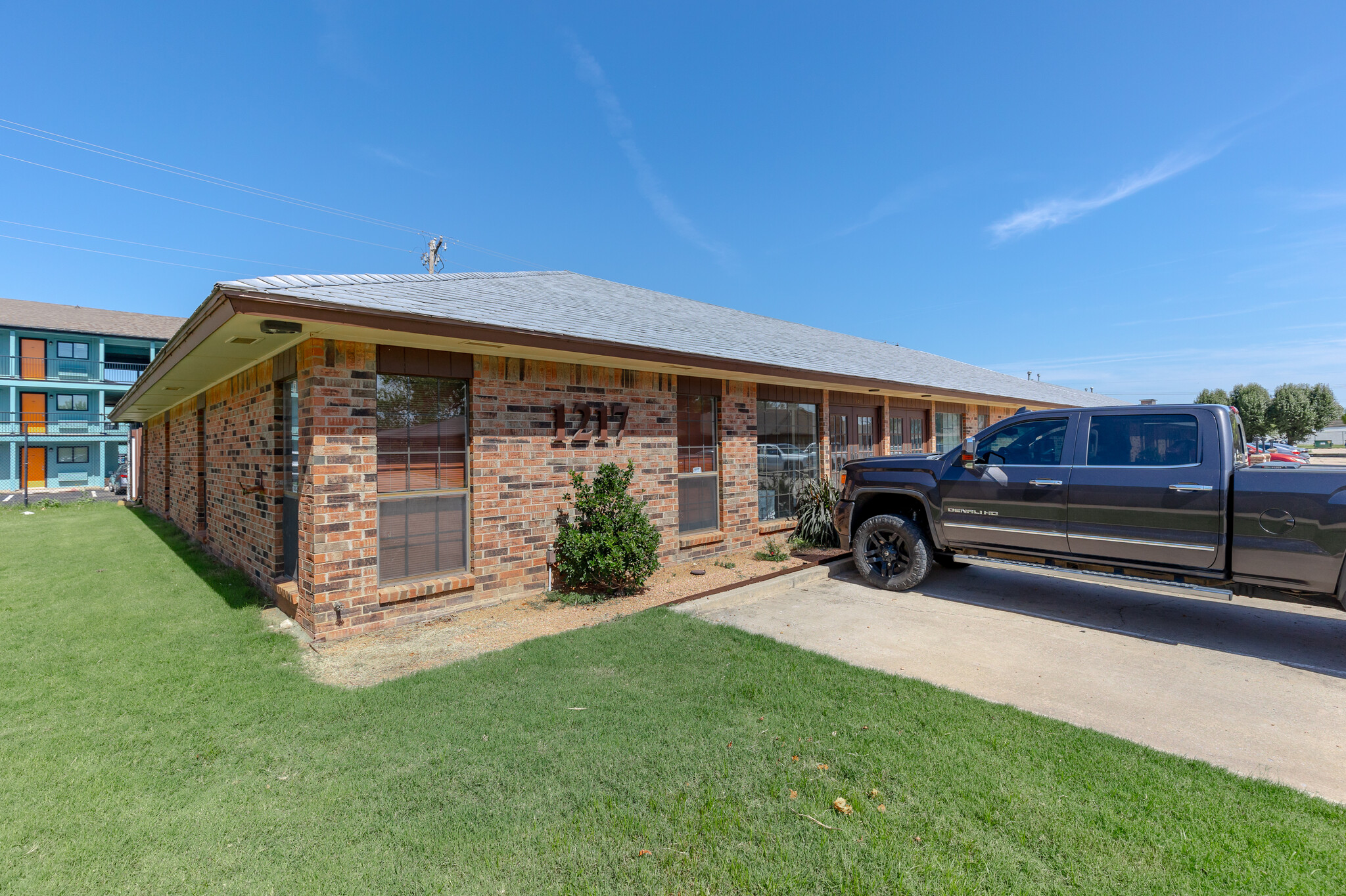 1217 Sovereign Row, Oklahoma City, OK for sale Primary Photo- Image 1 of 1